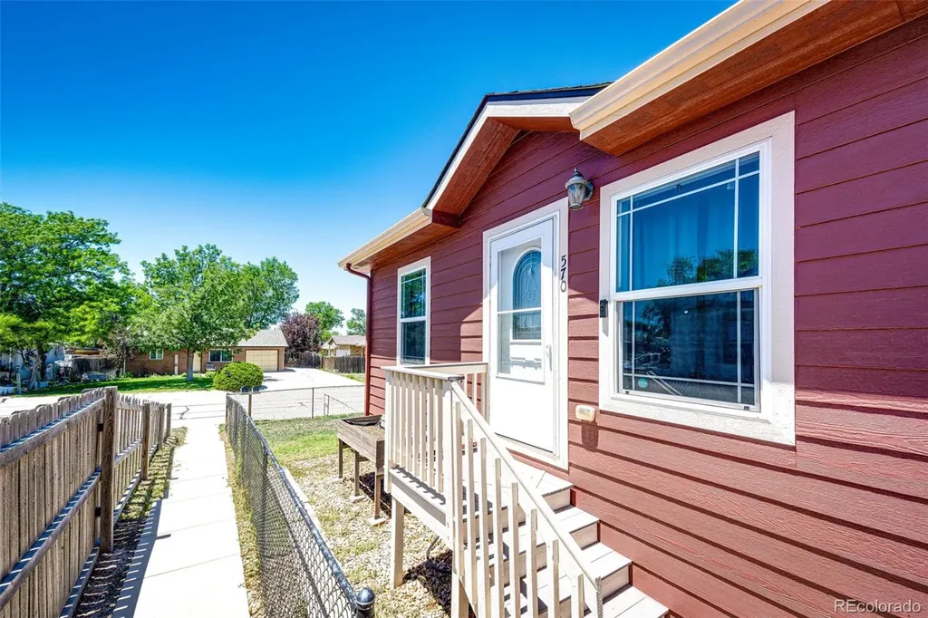 570 4th Street Bennett CO 80102