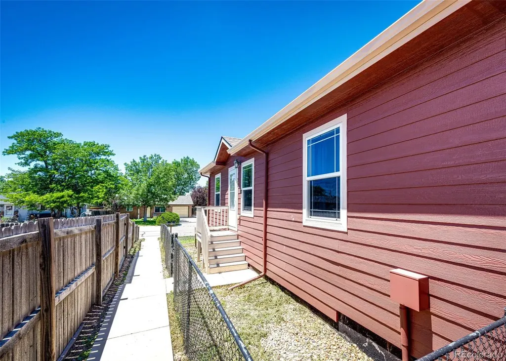 570 4th Street Bennett CO 80102