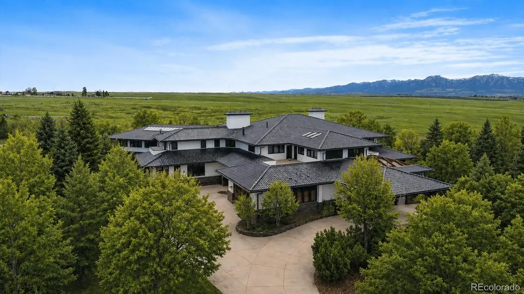 Niwot CO, 8532 Strawberry Lane