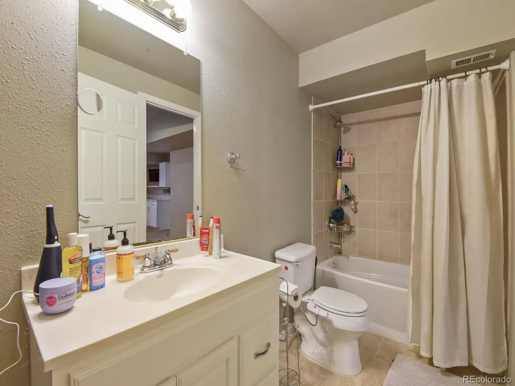 5957 S Helena Street Centennial CO 80016