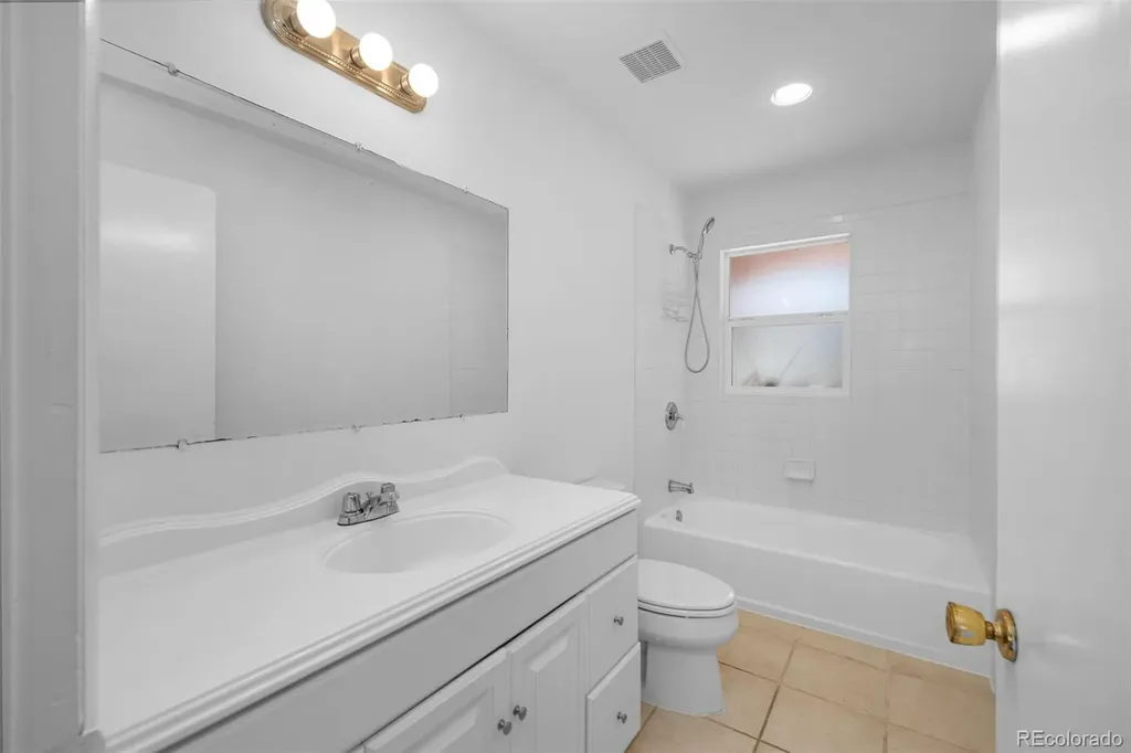 1603 Emery Street Longmont CO 80501