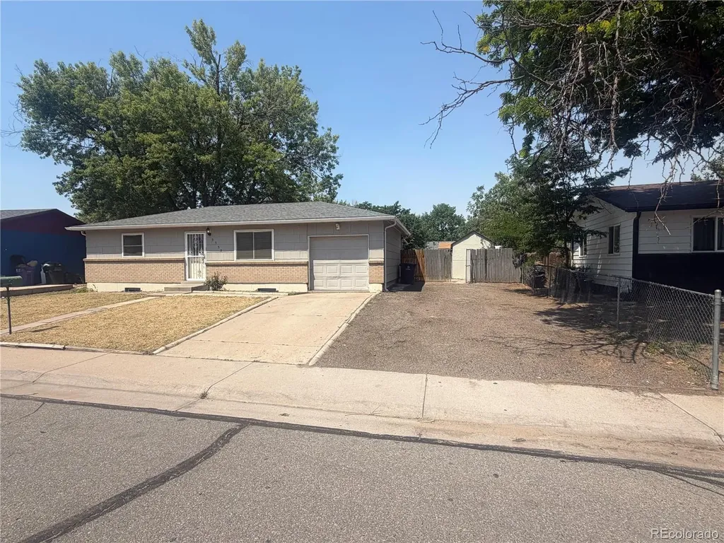 5559 Potomac Way Denver CO 80239