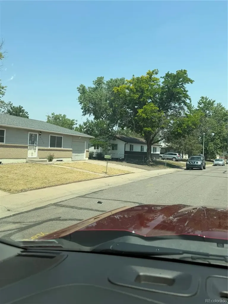 5559 Potomac Way Denver CO 80239