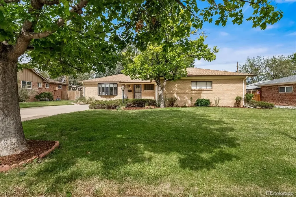 341 Newark Street Aurora CO 80010
