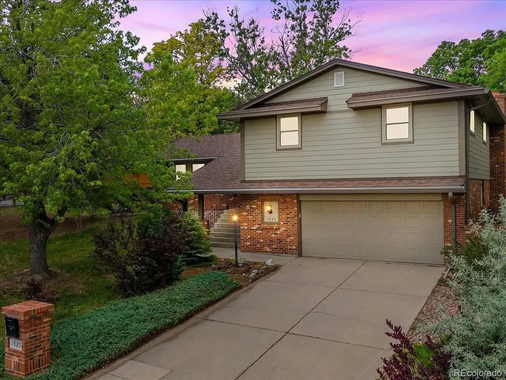 1825 S Queen Way Lakewood CO 80232