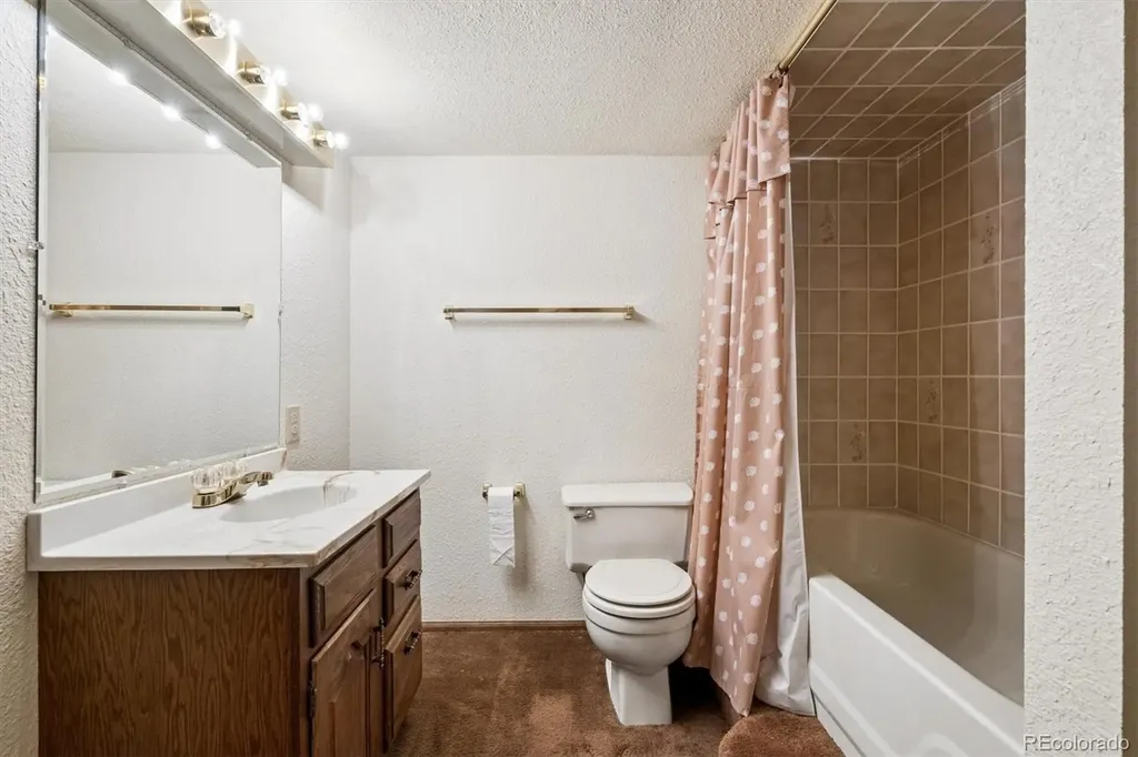 1581 E Nichols Circle Centennial CO 80122