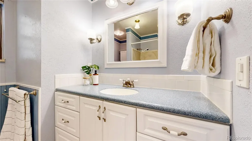 11 Robincrest Lane Littleton CO 80123