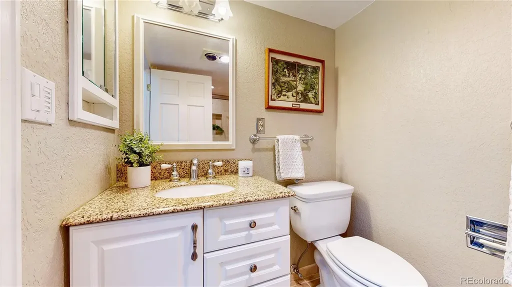 11 Robincrest Lane Littleton CO 80123