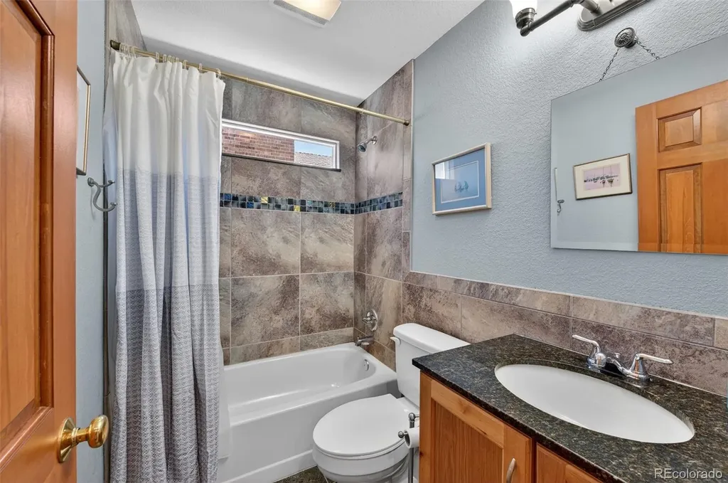 22 Manzanita Littleton CO 80127