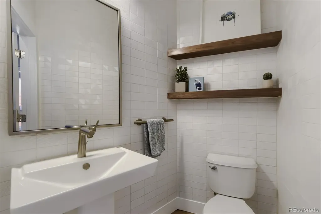 2860 Kingston Street Denver CO 80238