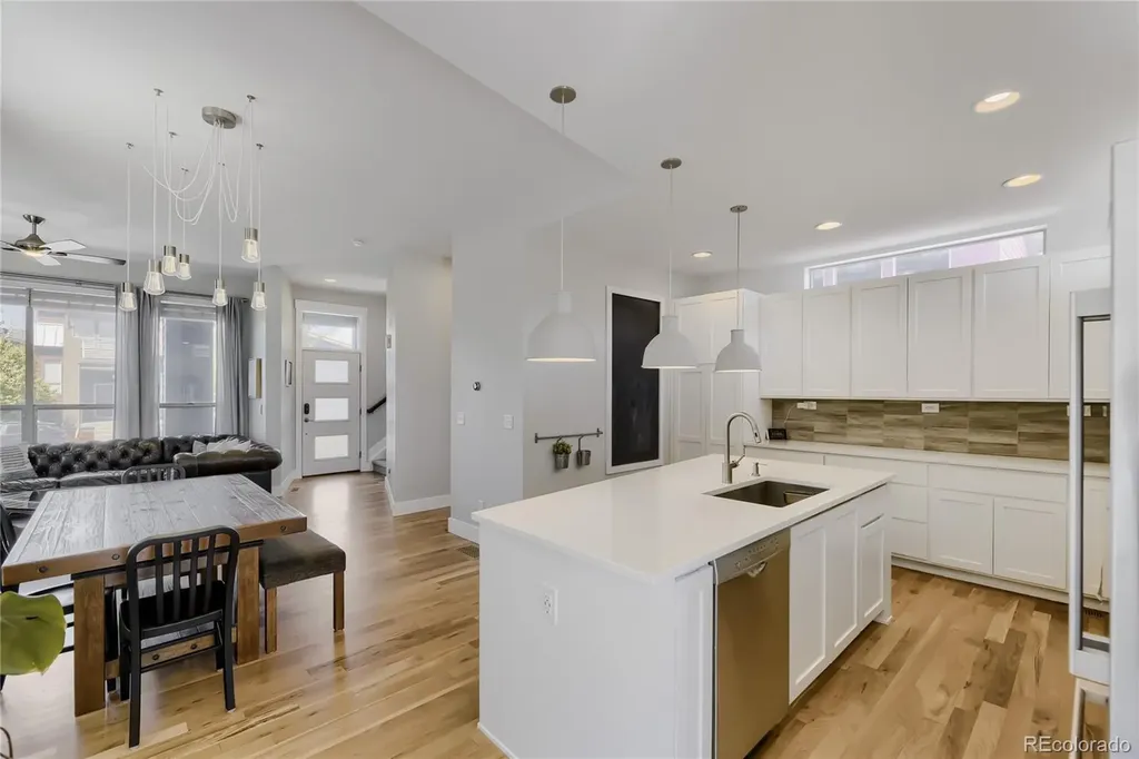 2860 Kingston Street Denver CO 80238