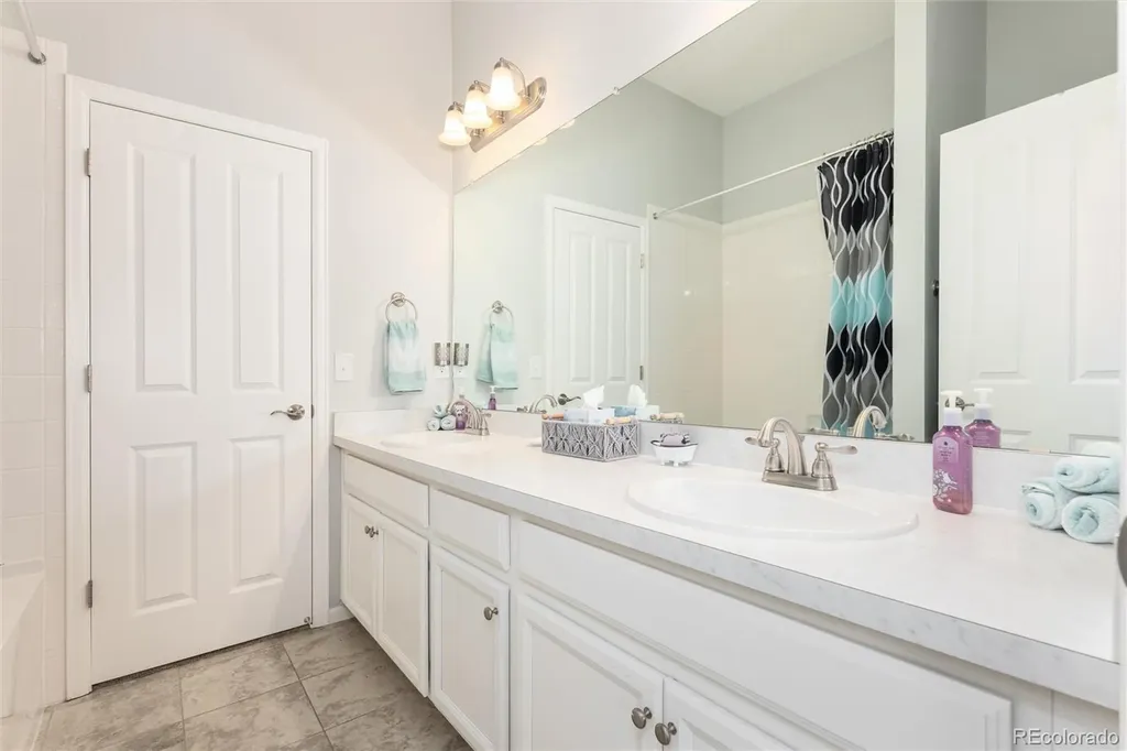 6807 S Riverwood Way Aurora CO 80016