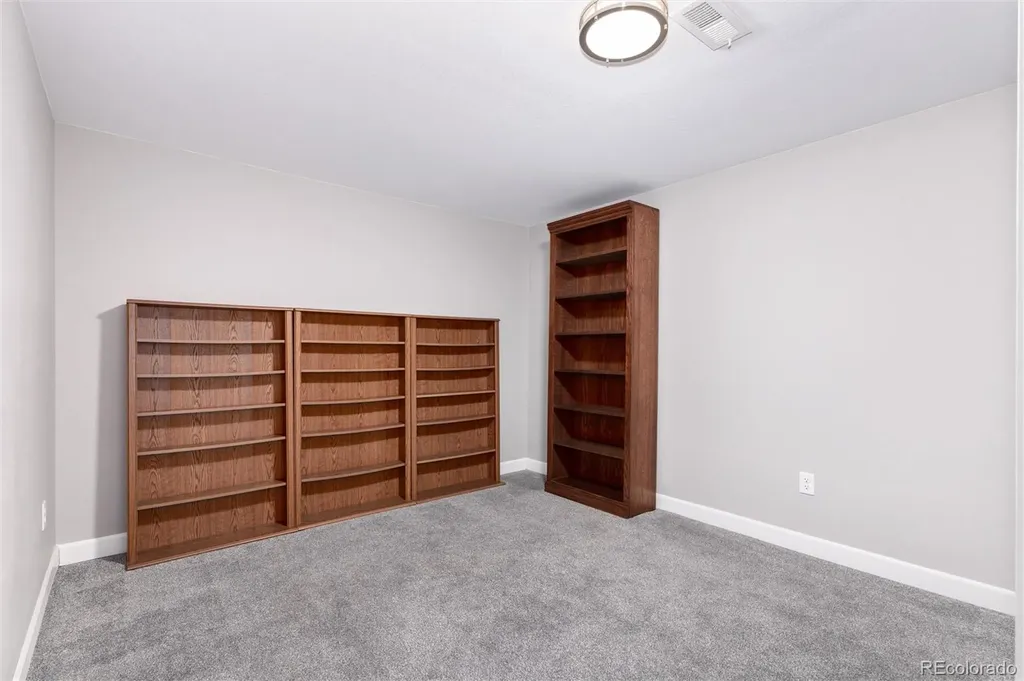6807 S Riverwood Way Aurora CO 80016