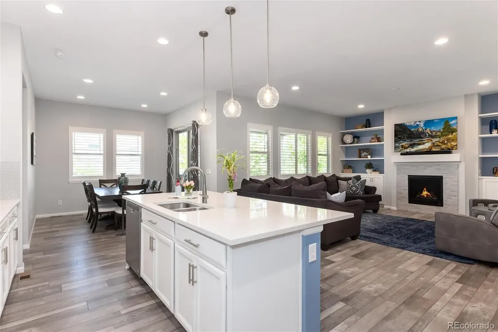 6807 S Riverwood Way Aurora CO 80016