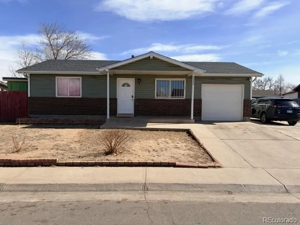 5320 Worchester Street Denver CO 80239