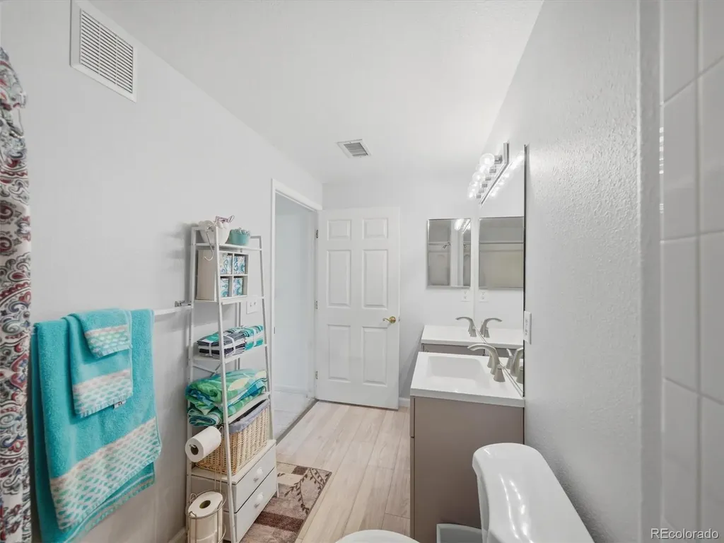 8745 W Berry Avenue Littleton CO 80123
