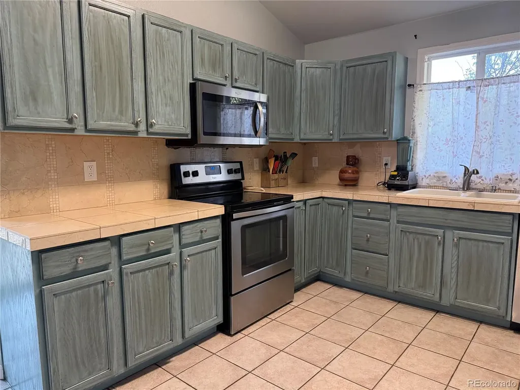 12272 E Burlington Place Denver CO 80239
