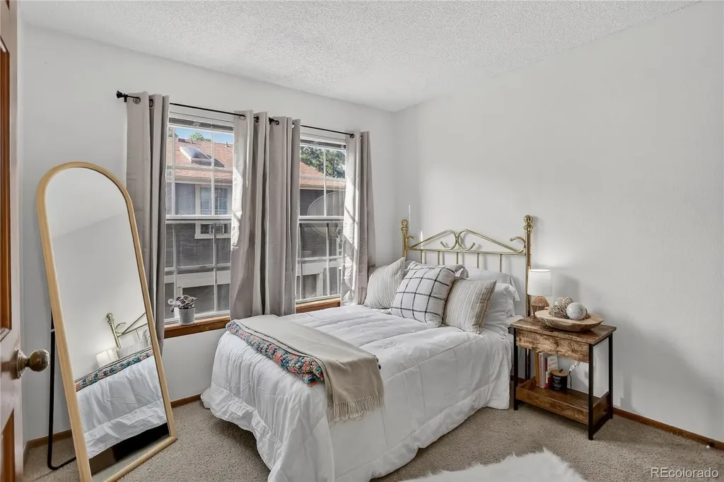 2082 S Helena Street Aurora CO 80013