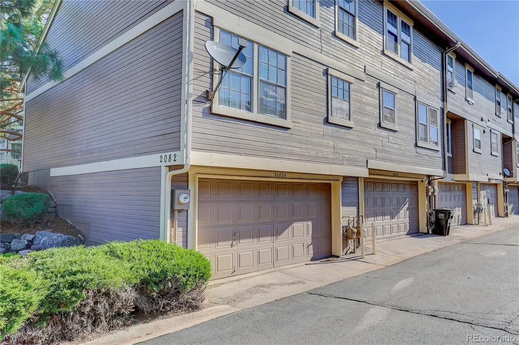 2082 S Helena Street Aurora CO 80013