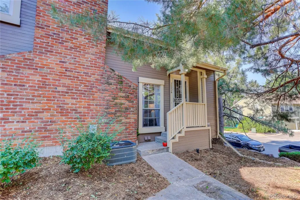 2082 S Helena Street Aurora CO 80013