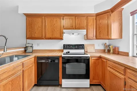 2082 S Helena Street Aurora CO 80013