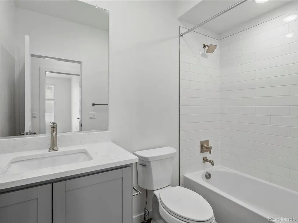 6153 N Ceylon Street Denver CO 80249