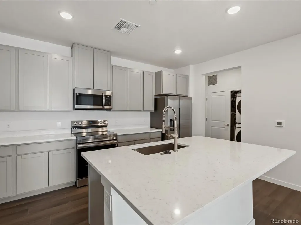 6153 N Ceylon Street Denver CO 80249