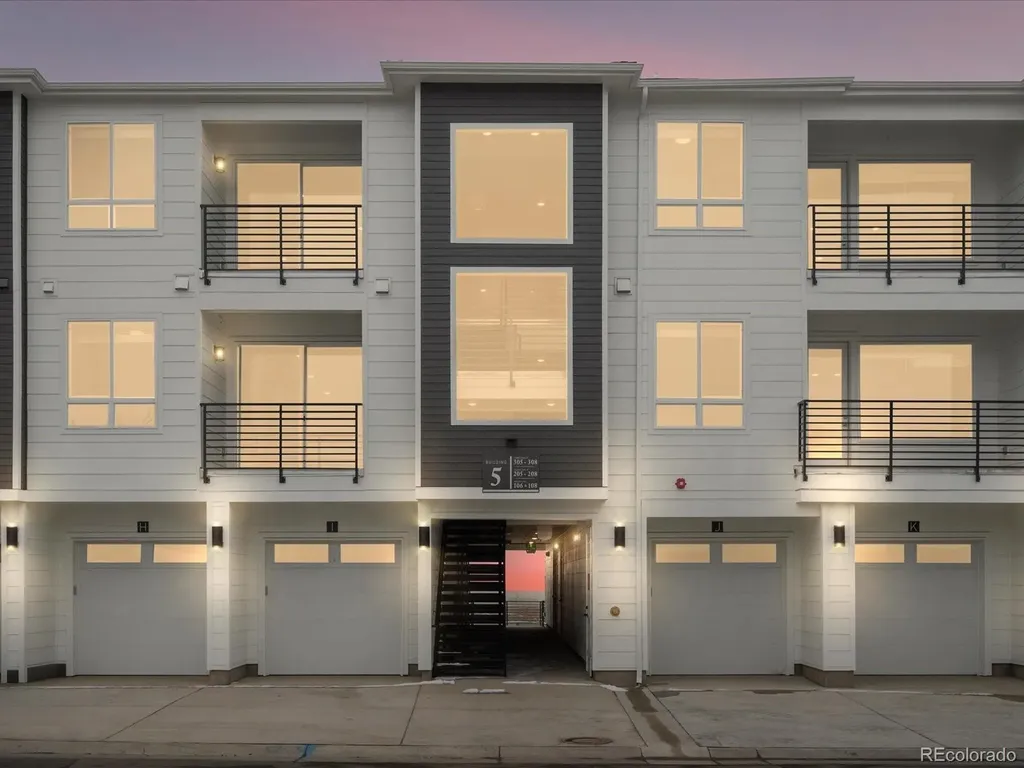 6153 N Ceylon Street Denver CO 80249