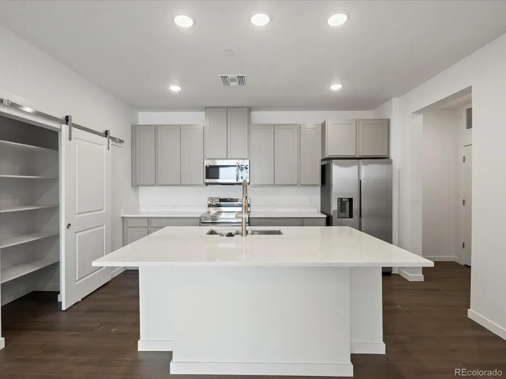 6153 N Ceylon Street Denver CO 80249