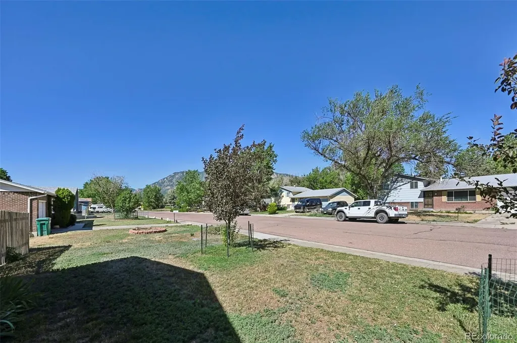 313 Cranbrook Circle Colorado Springs CO 80906