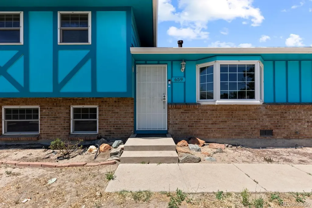 659 S Newark Court Aurora CO 80012