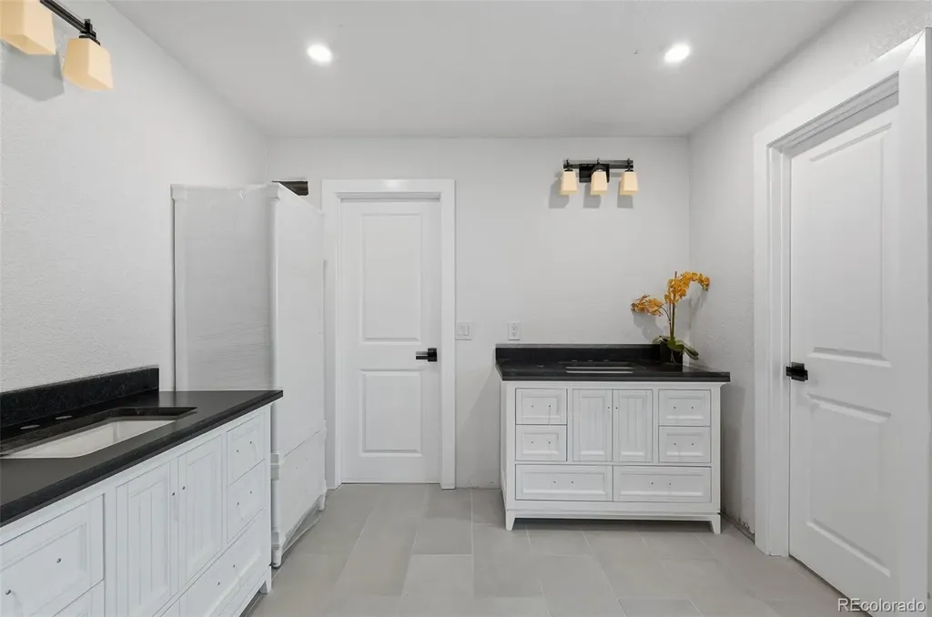 5557 S Hillside Street Greenwood Village CO 80111