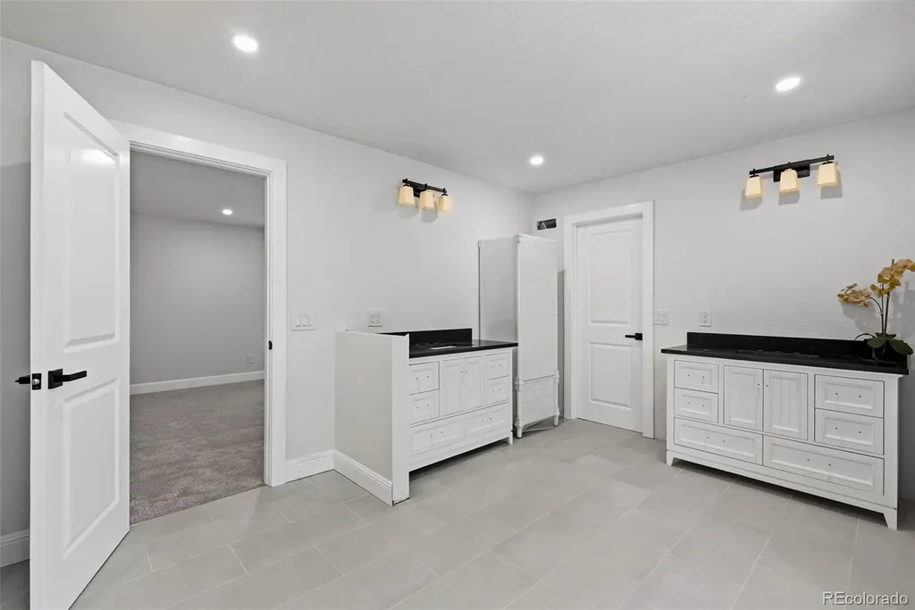5557 S Hillside Street Greenwood Village CO 80111