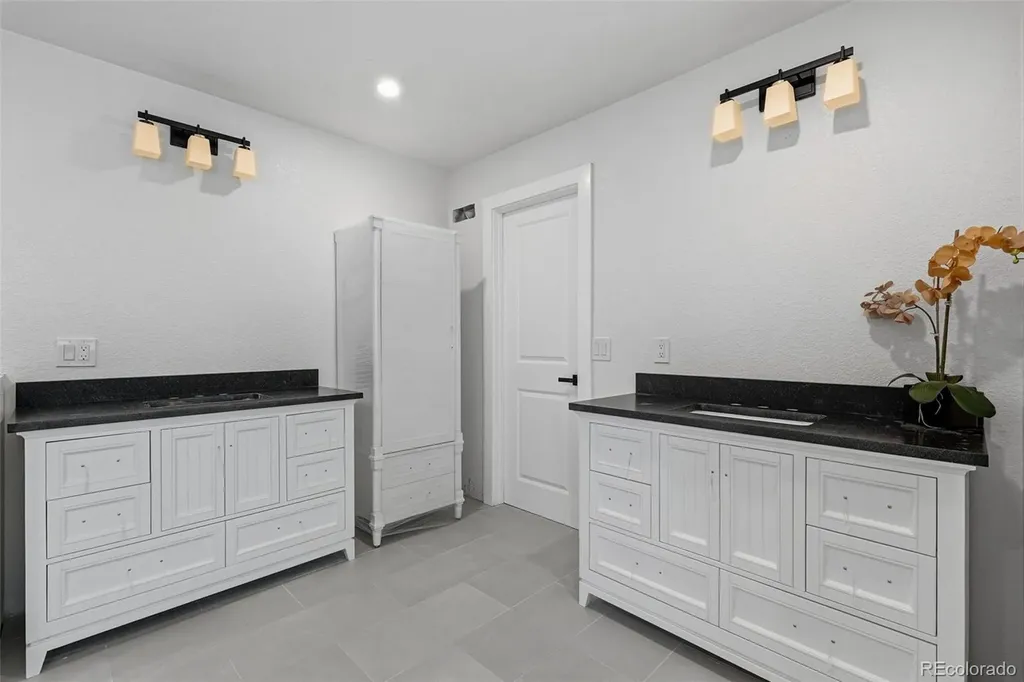 5557 S Hillside Street Greenwood Village CO 80111