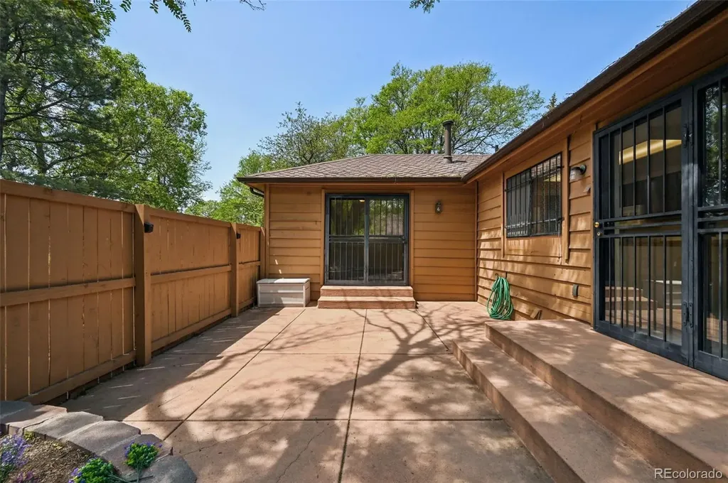 82 S Eagle Circle Aurora CO 80012