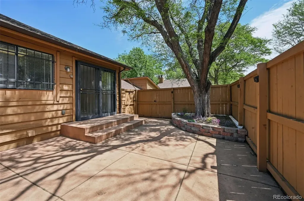 82 S Eagle Circle Aurora CO 80012