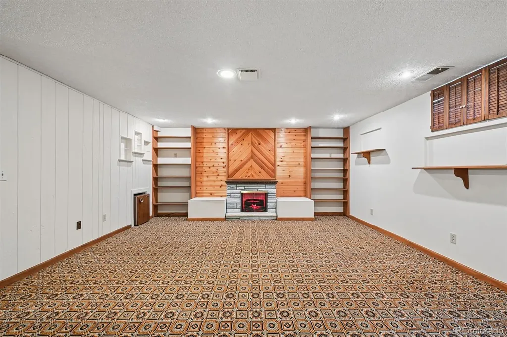 82 S Eagle Circle Aurora CO 80012