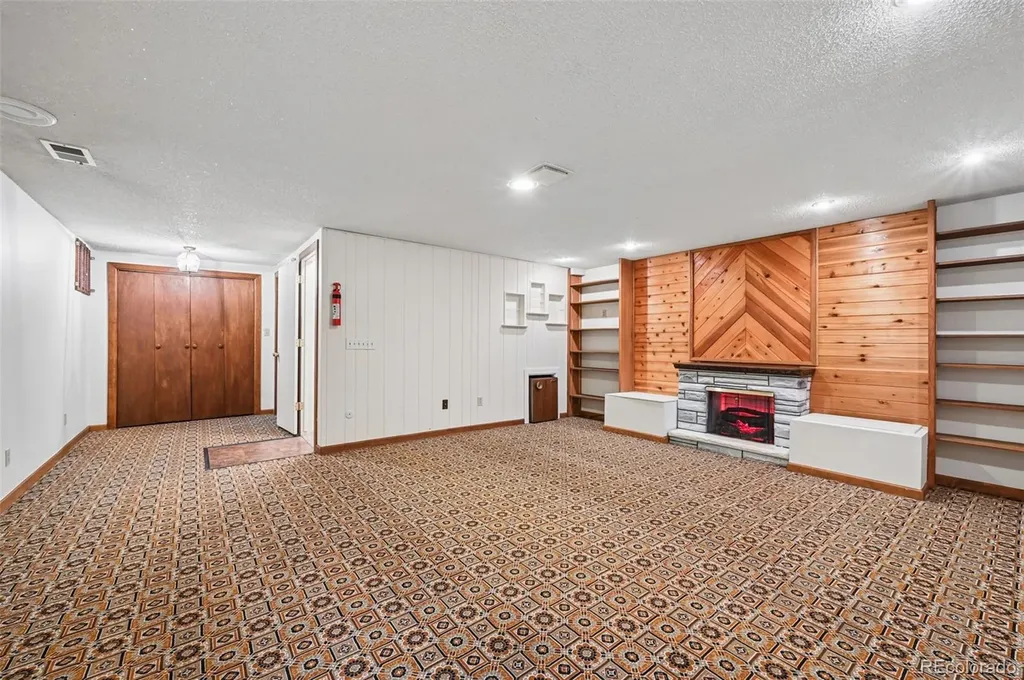 82 S Eagle Circle Aurora CO 80012