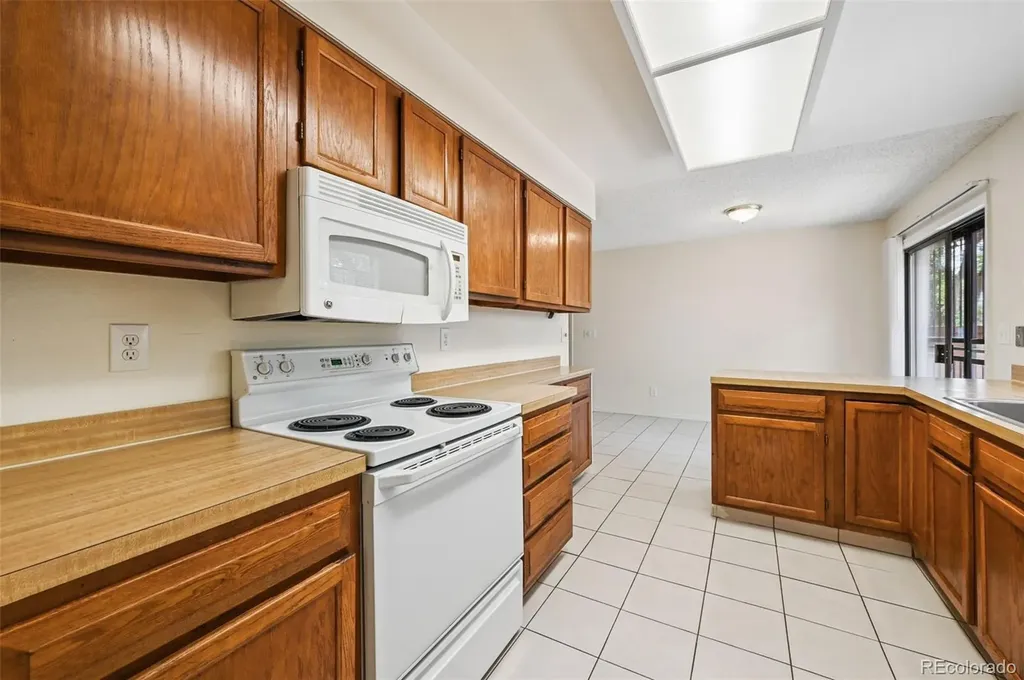 82 S Eagle Circle Aurora CO 80012