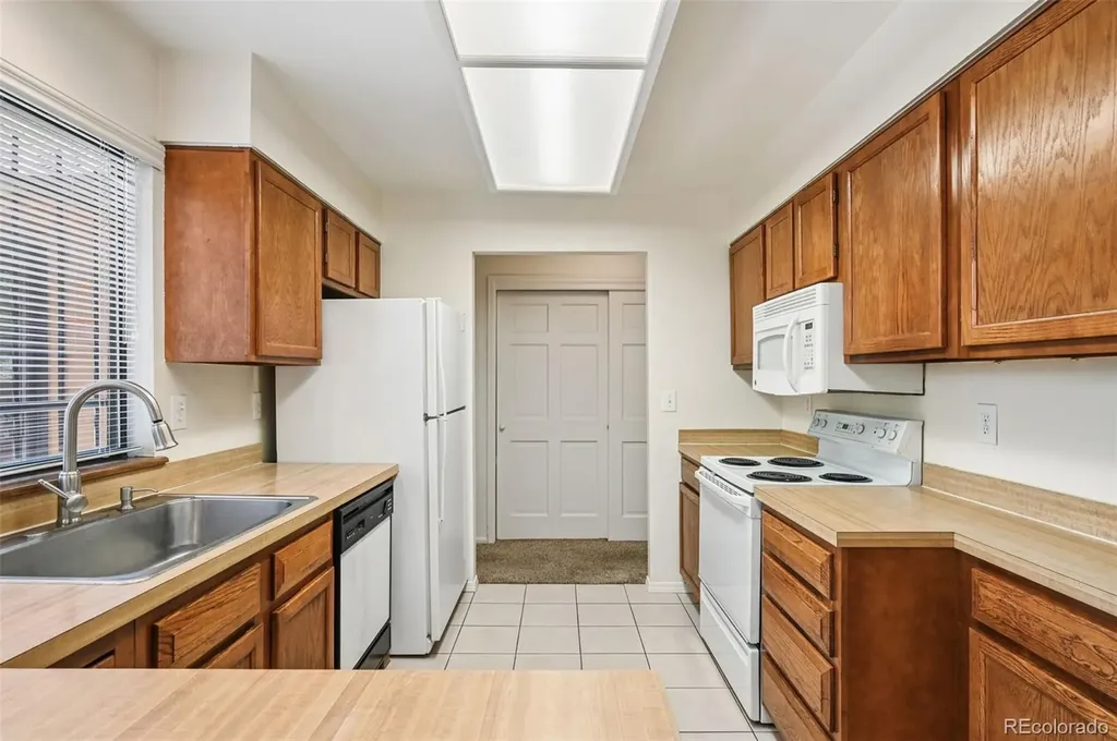 82 S Eagle Circle Aurora CO 80012