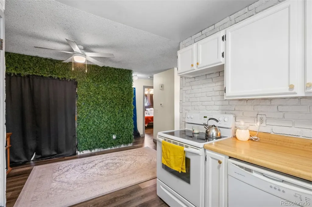 1927 Cathay Court Aurora CO 80011