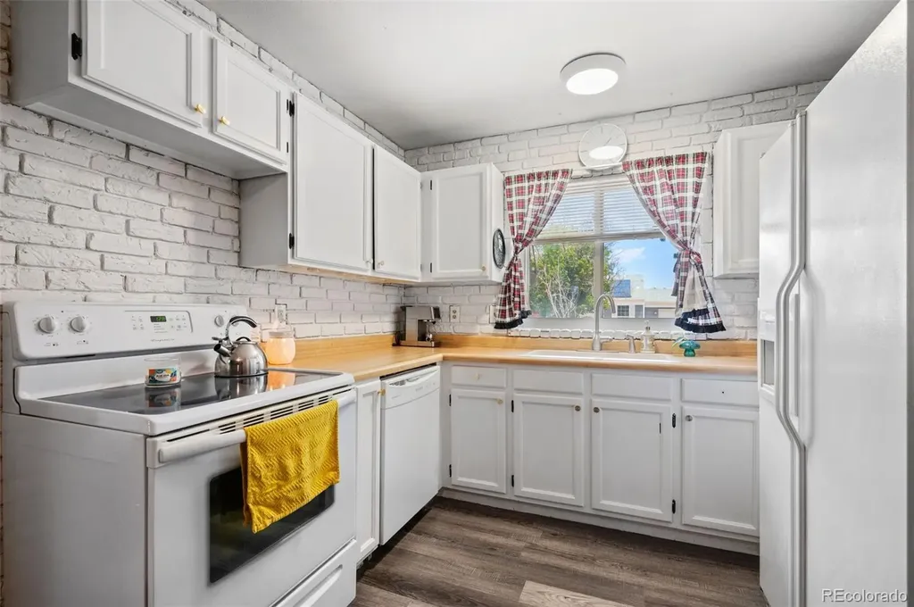 1927 Cathay Court Aurora CO 80011