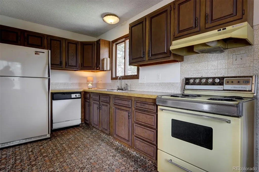 1899 Roland Drive Bailey CO 80421