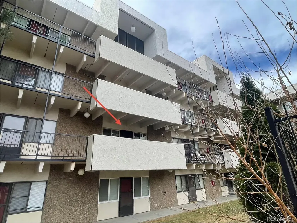 384 S Ironton Street Aurora CO 80012
