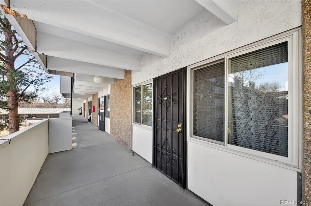 384 S Ironton Street Aurora CO 80012