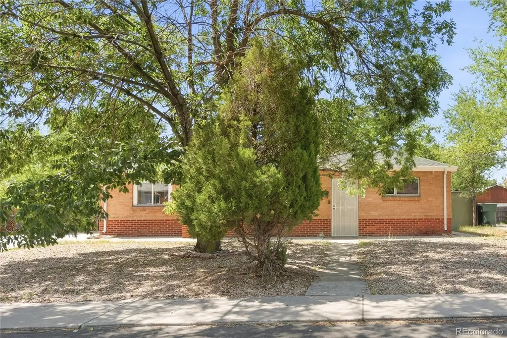 1070 Elm Place Denver CO 80229