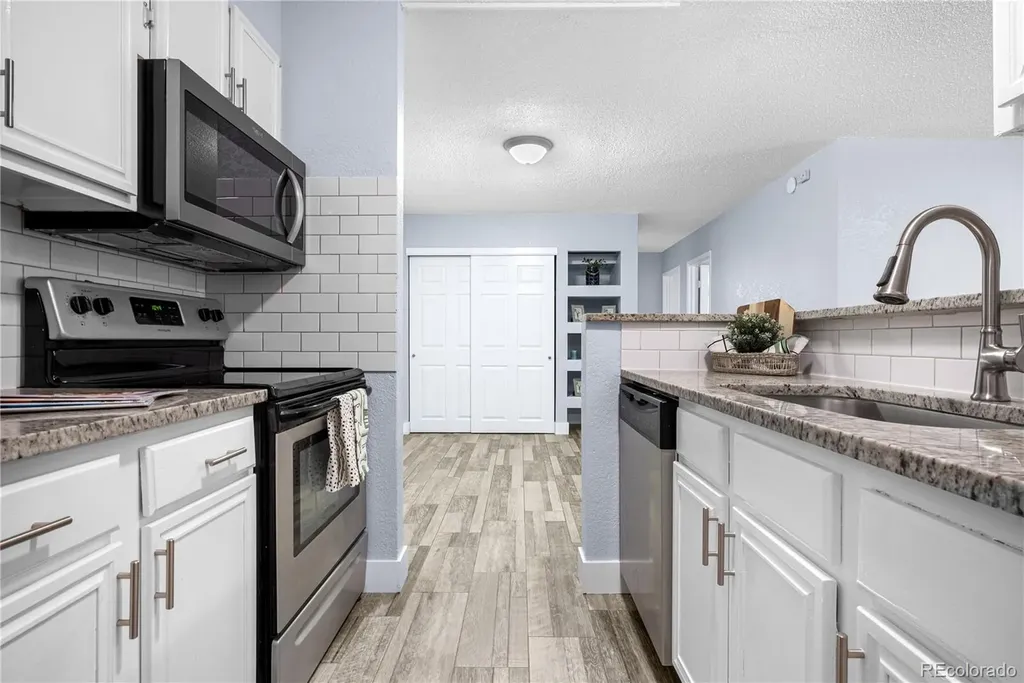 2281 S Vaughn Way Aurora CO 80014