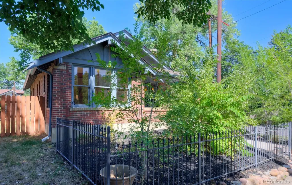 4660 E 16th Avenue Denver CO 80220