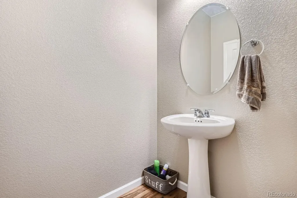 806 White Crow Street Aurora CO 80018