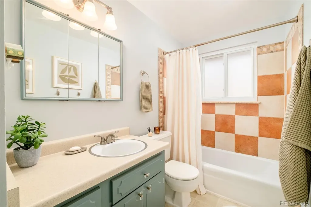973 S Holland Street Lakewood CO 80226